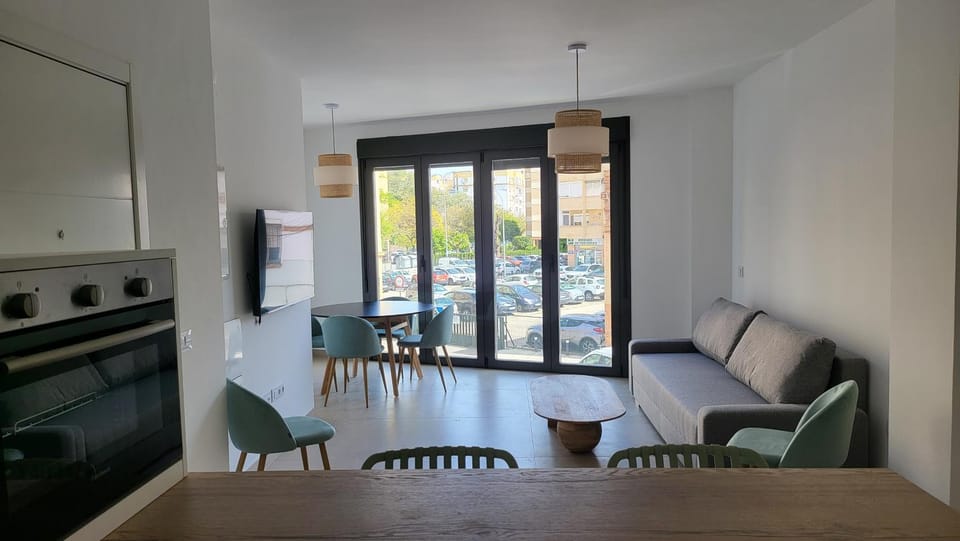 TV and multimedia, Kitchen or kitchenette, Living room, Seating area