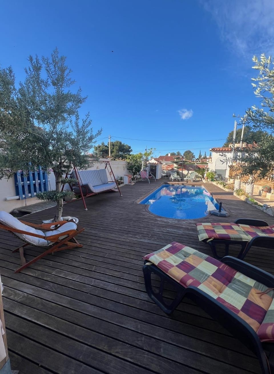 Swimming pool, sunbed