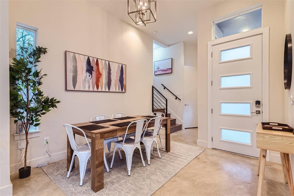 TV and multimedia, Living room, Seating area, Dining area