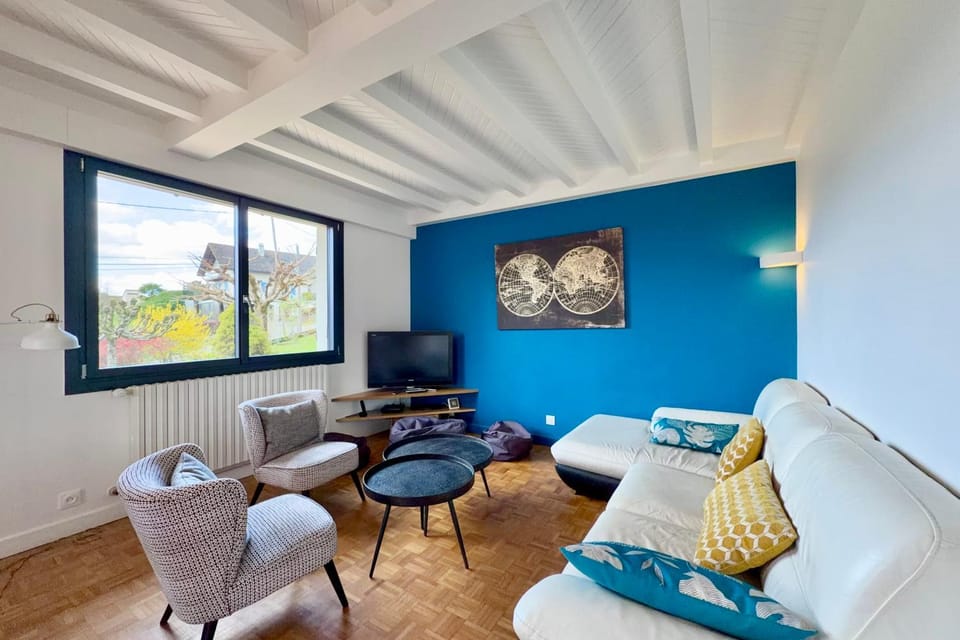 Beautiful villa on the slopes of Lake Aiguebelette! Villa in Auvergne-Rhône-Alpes