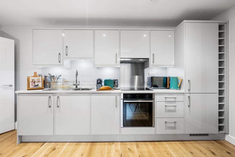 Coffee/tea facilities, Kitchen or kitchenette, dishwasher, minibar, oven, pet friendly, stove, toaster