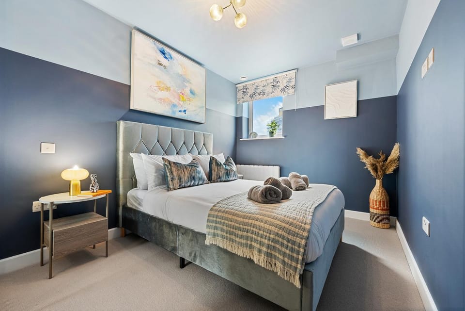 Bed, Photo of the whole room, Bedroom, towels