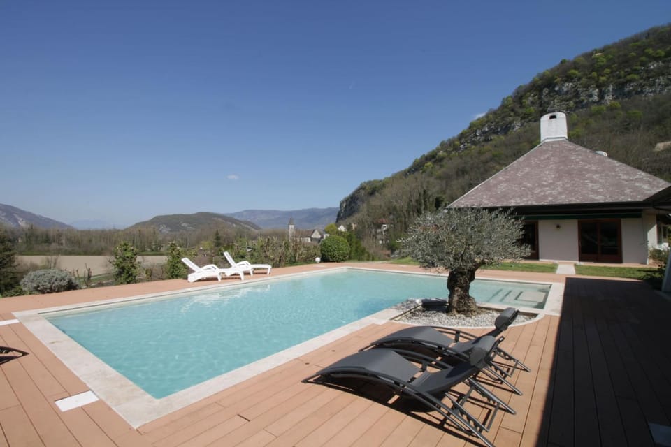 Rare villa in the heart of Little Savoyard Venice Villa in Auvergne-Rhône-Alpes