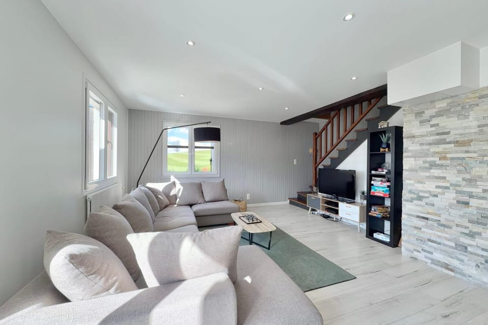Comfortable Chalet - View of Lake Aiguebelette Chalet in Auvergne-Rhône-Alpes