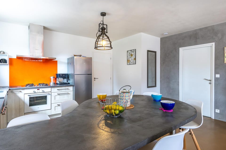 Property building, Kitchen or kitchenette, Living room