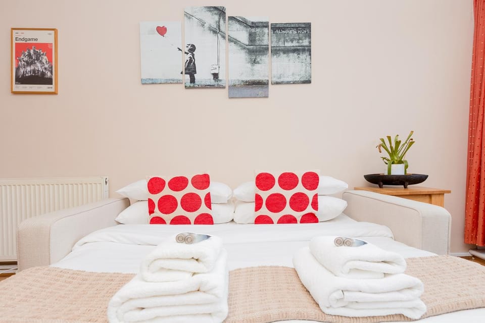 Bed, Living room