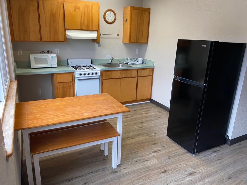 Rainbow Trout Retreat, Cabin 5 at Lower Kenai Lodge Cabin in Ridgeway