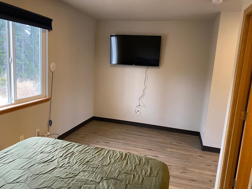 Rainbow Trout Retreat, Cabin 5 at Lower Kenai Lodge Cabin in Ridgeway
