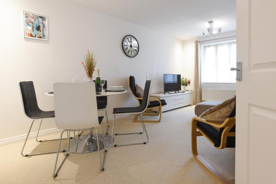 Air Maison - Whyke Haven Modern Apartment with Private Parking Apartment in Chichester