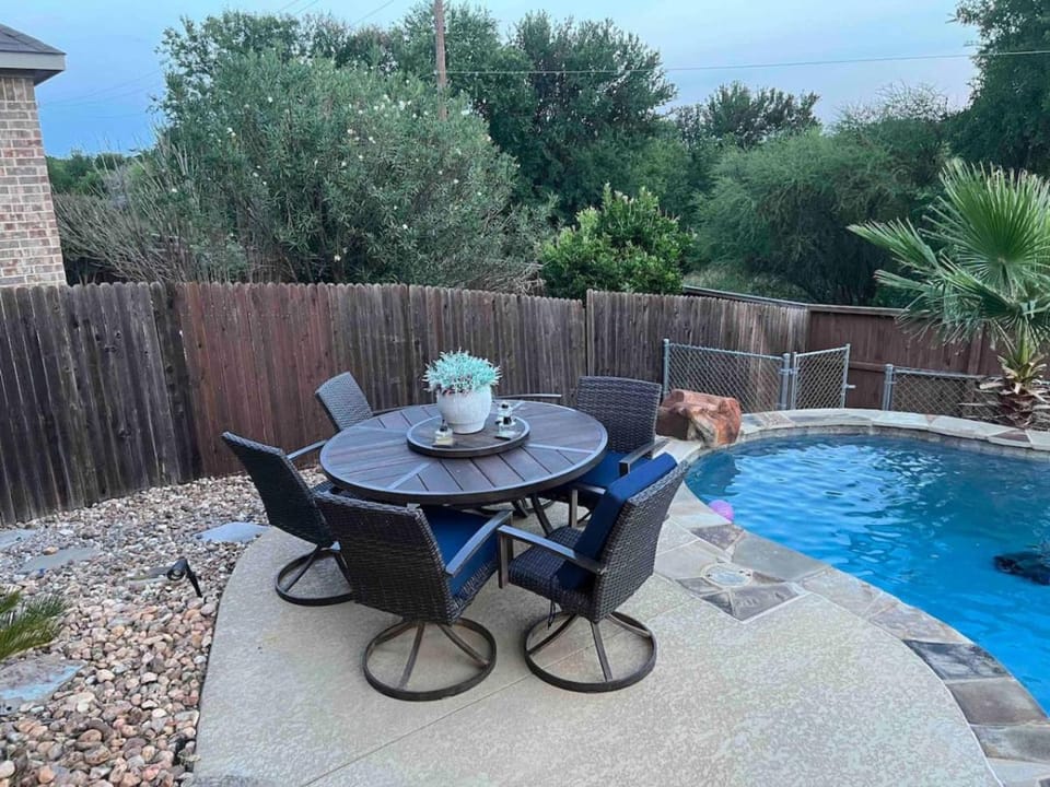 Lxry 7BR, Heated Pool and Spa near attrns, St2 Villa in San Antonio