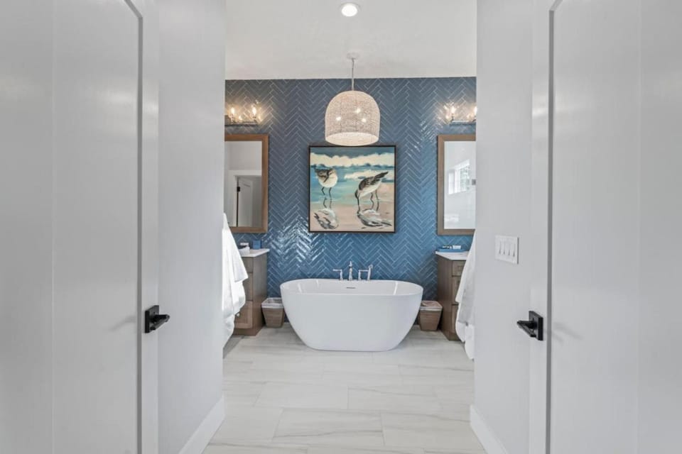 Taj Duval, Sleeps 14, Pool, Lux House in Jacksonville Beach