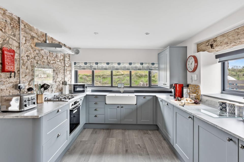 Property building, Coffee/tea facilities, Kitchen or kitchenette, dishwasher, stove, toaster