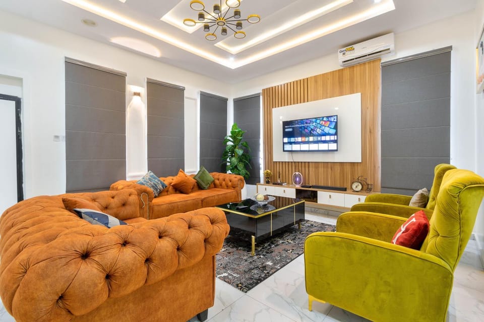 Communal lounge/ TV room, TV and multimedia, Living room, Seating area, Evening entertainment