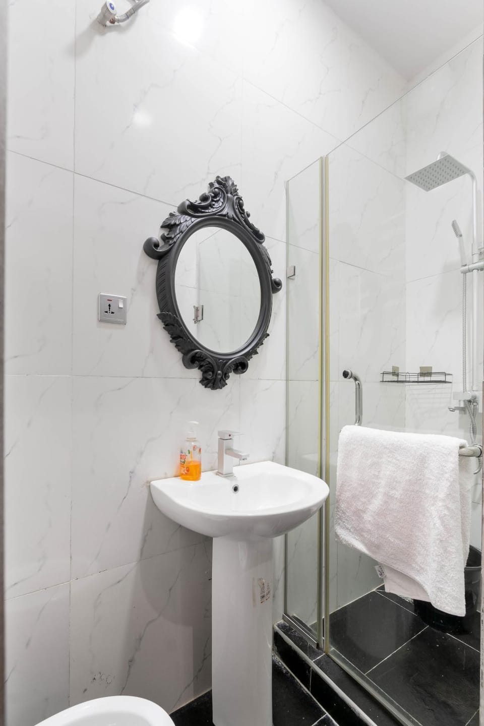 Shower, Toilet, Bathroom, Bedroom, Bath, towels