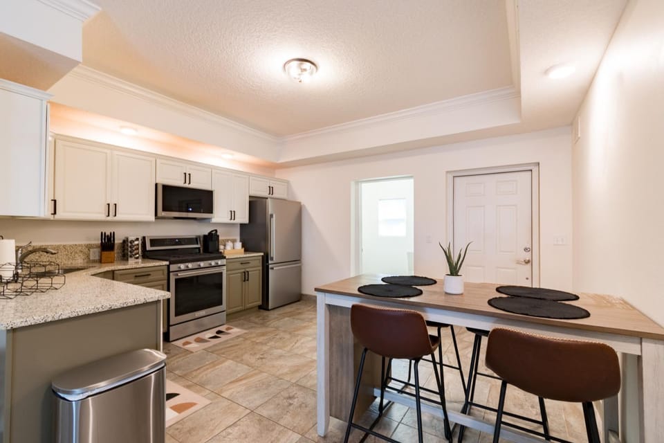 Kitchen or kitchenette, Dining area, dishwasher, minibar, pet friendly, stove, toaster