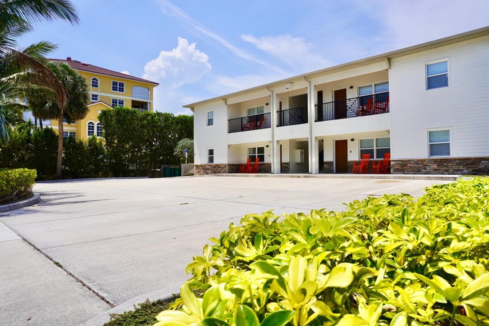 Luxury 2BD 2BTH Condo 5 House in Merritt Island