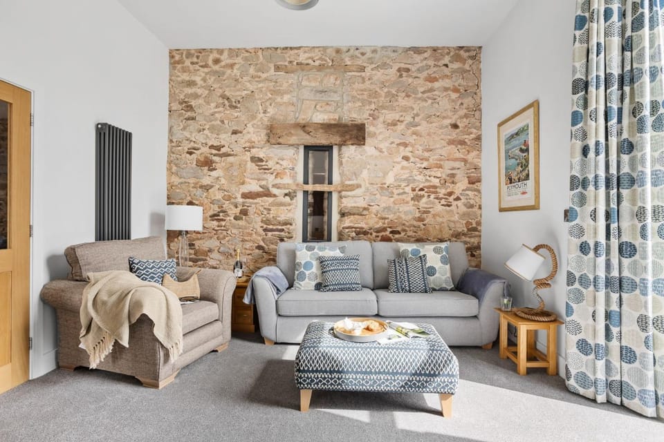 Property building, Living room, Photo of the whole room, Seating area, fireplace, heating