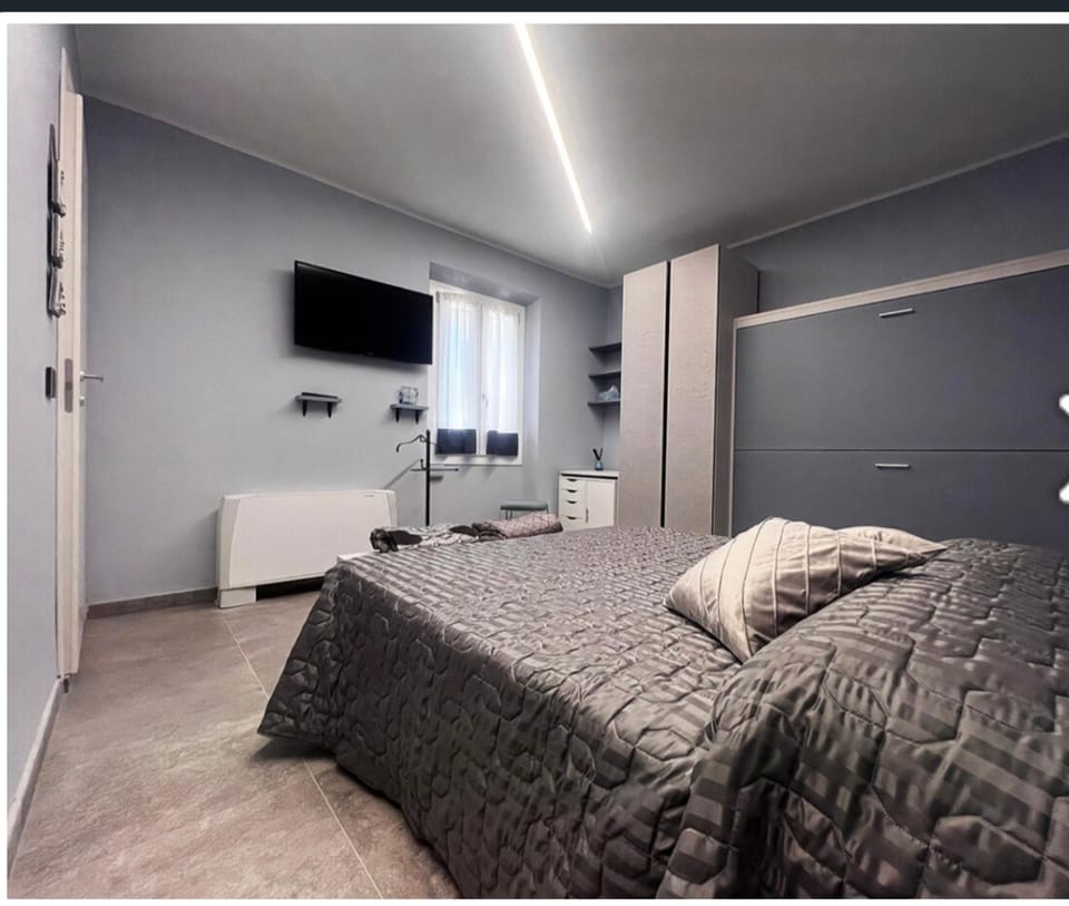 Communal lounge/ TV room, Bed, Photo of the whole room, Bedroom
