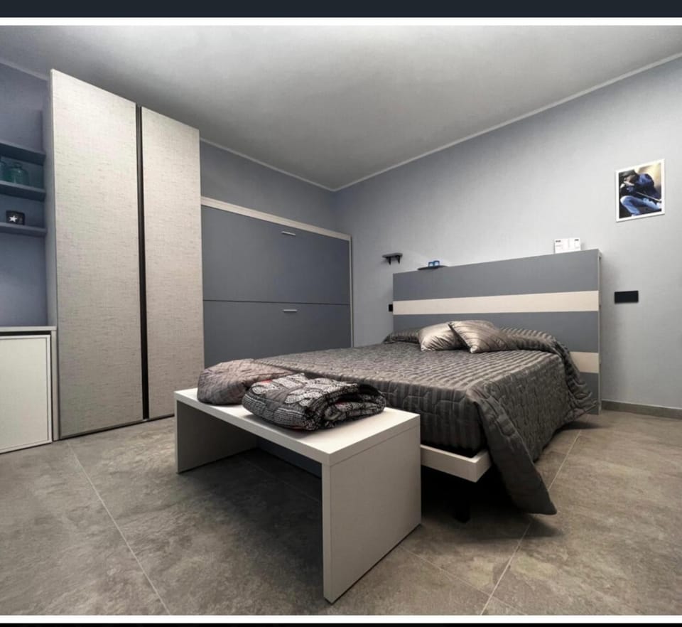 Bed, Photo of the whole room, Bedroom, wardrobe