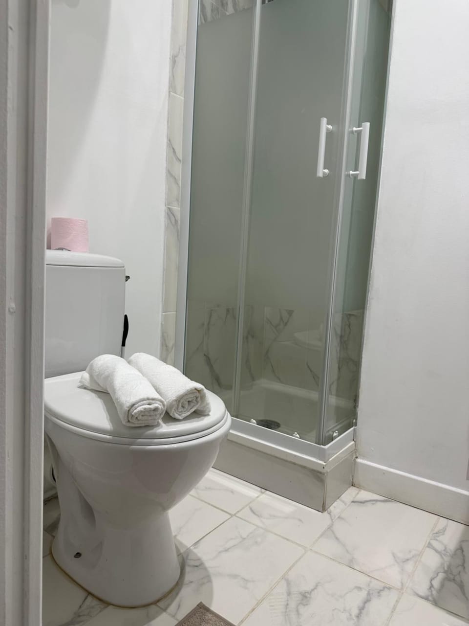 Shower, Toilet