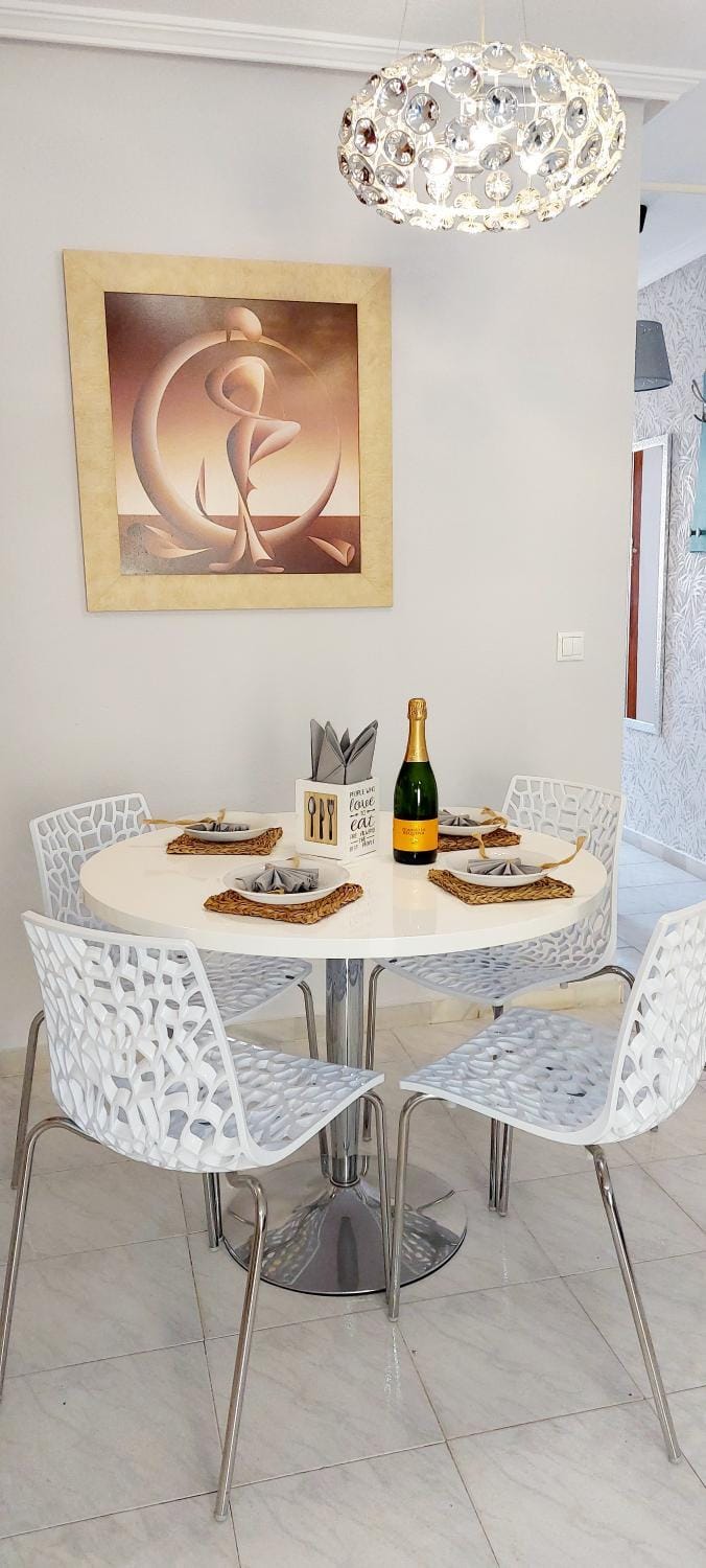Living room, Food and drinks, Dining area