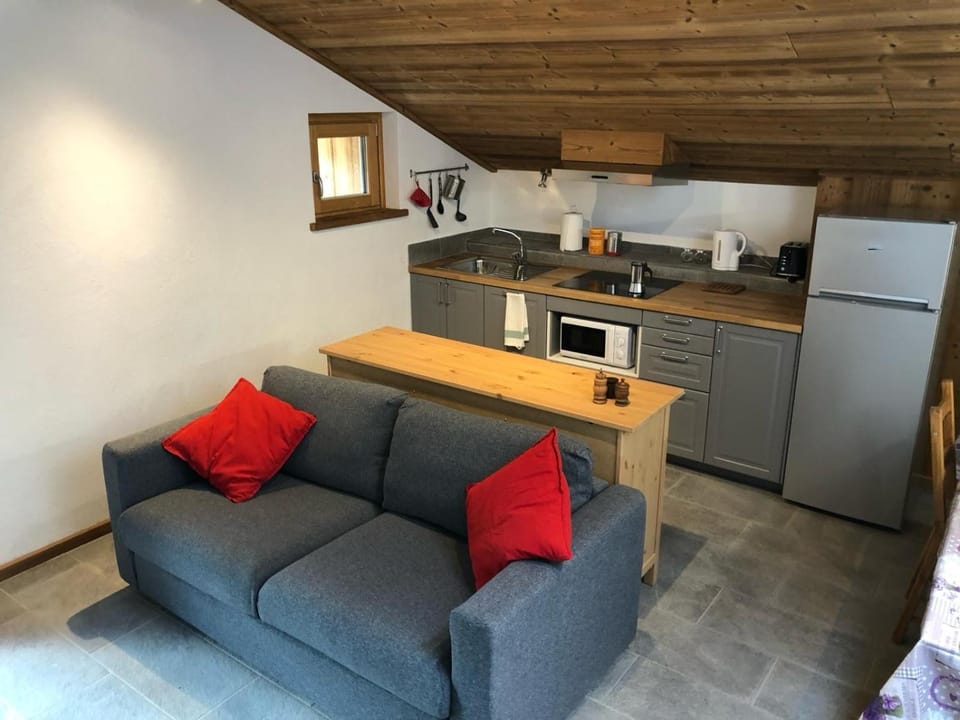 Property building, Kitchen or kitchenette, Living room