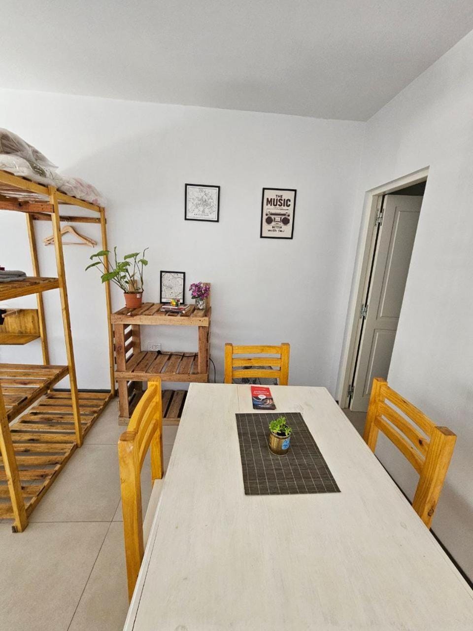 Living room, Seating area, Dining area, Area and facilities
