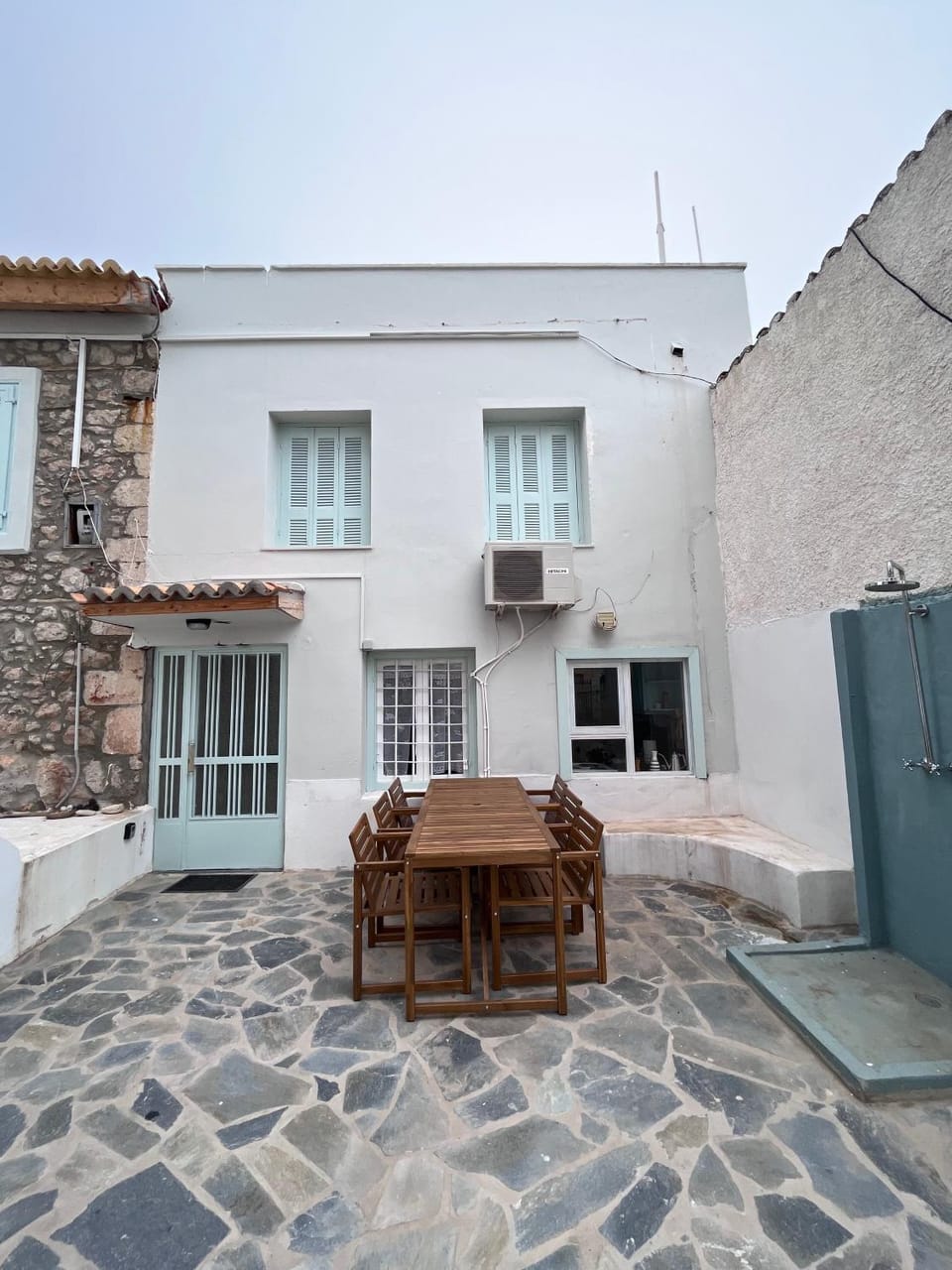 Property building, Patio, Dining area