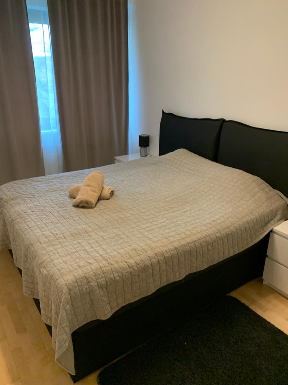 Bed, Bedroom, towels