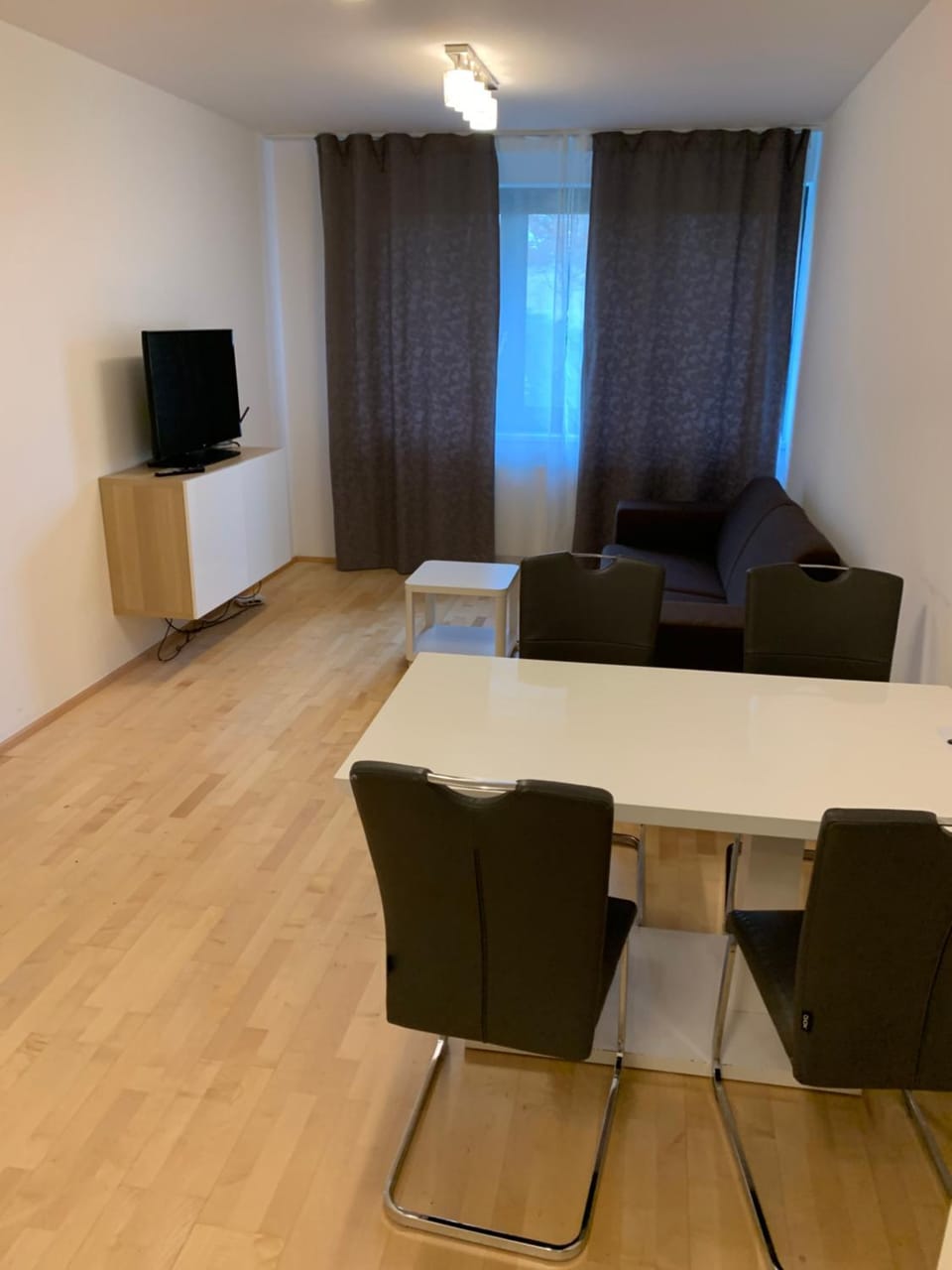 Communal lounge/ TV room, TV and multimedia, Living room, Seating area, Dining area
