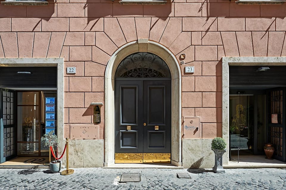 Facade/entrance