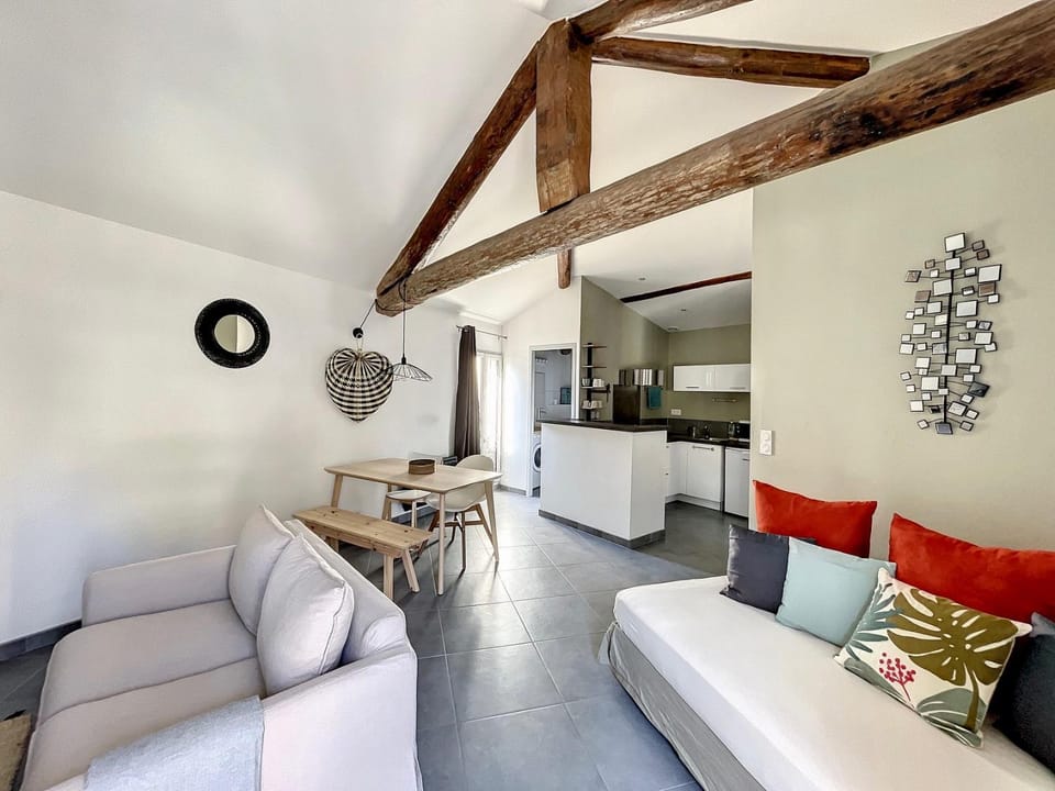 Kitchen or kitchenette, Living room, Dining area