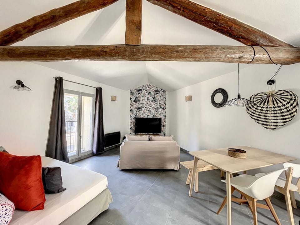 Bed, Living room, Dining area