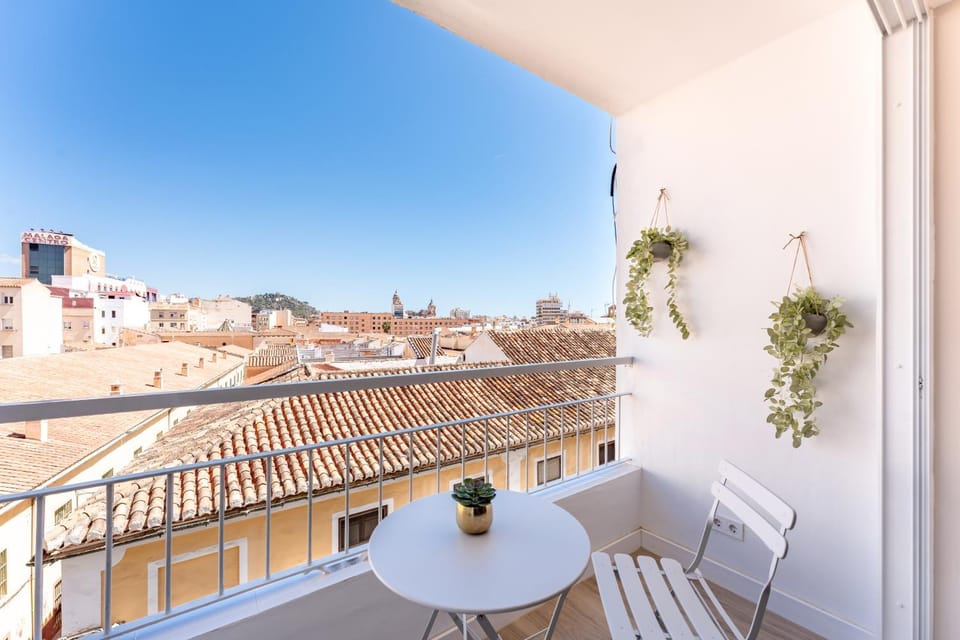 View (from property/room), Balcony/Terrace, City view