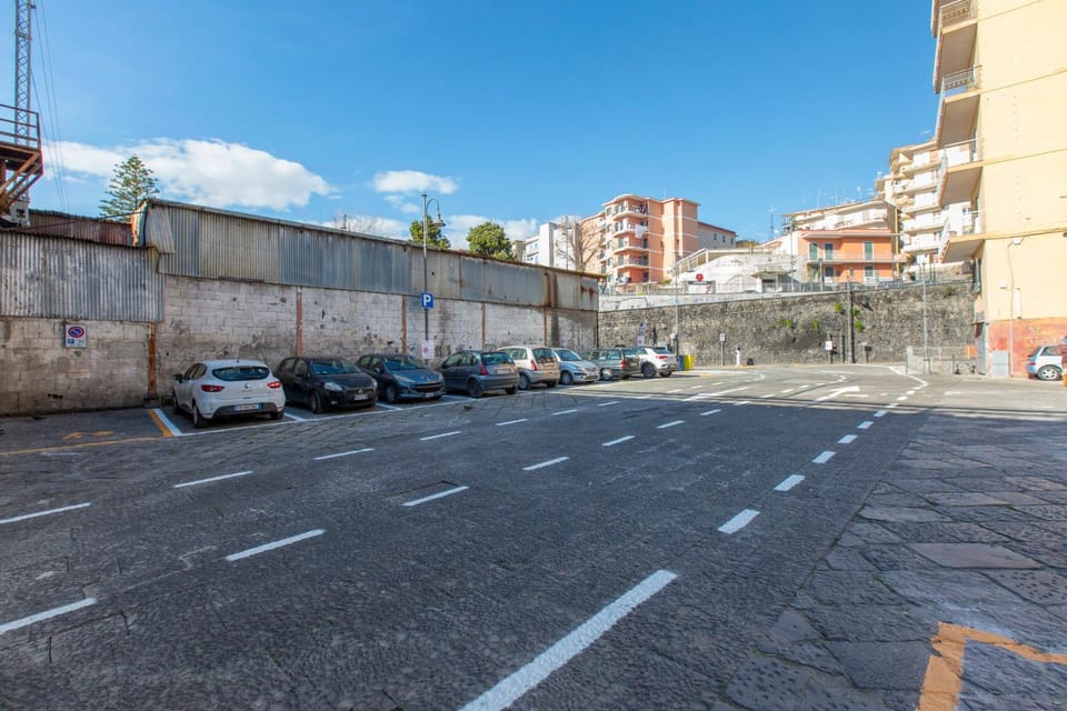 Property building, Day, Neighbourhood, City view, Street view, Location, Parking