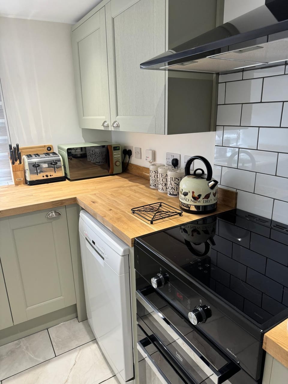 microwave, toaster, kitchen