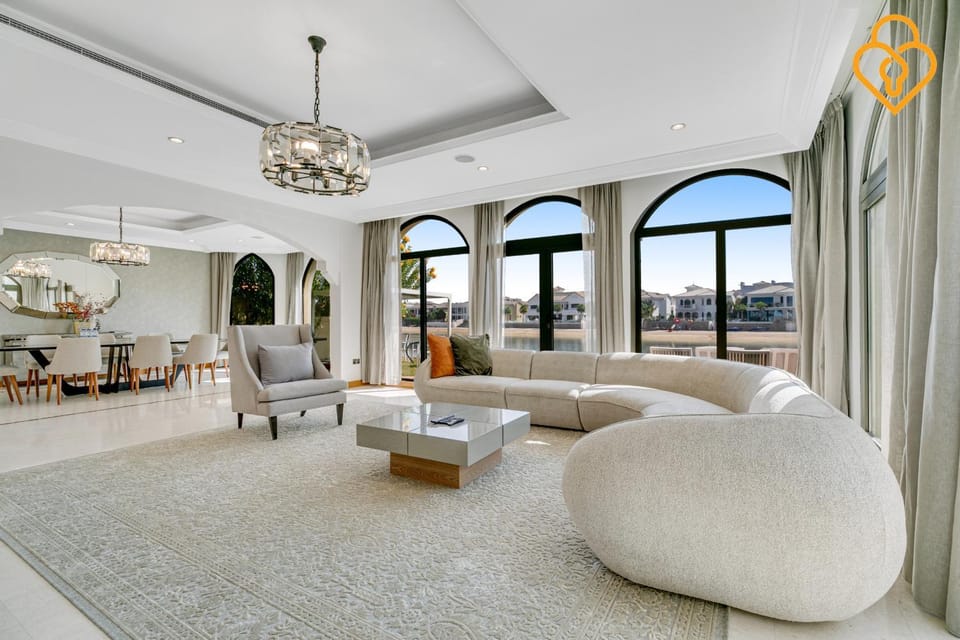 Keysplease Upgraded 4BR Villa Private Beach & Pool, Palm Jumeirah Villa in Dubai