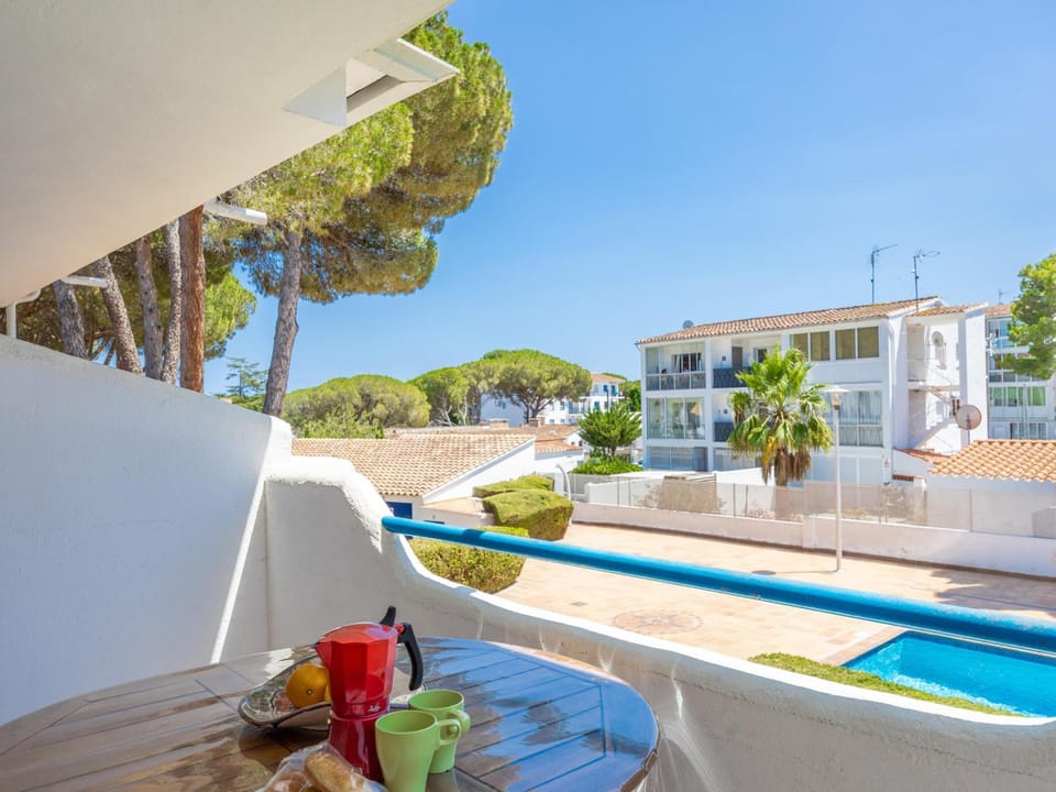 Apartamento Familiar con Climatización y Aparcamiento Cerca de la Playa - ES-325-20 Apartment in L'Escala