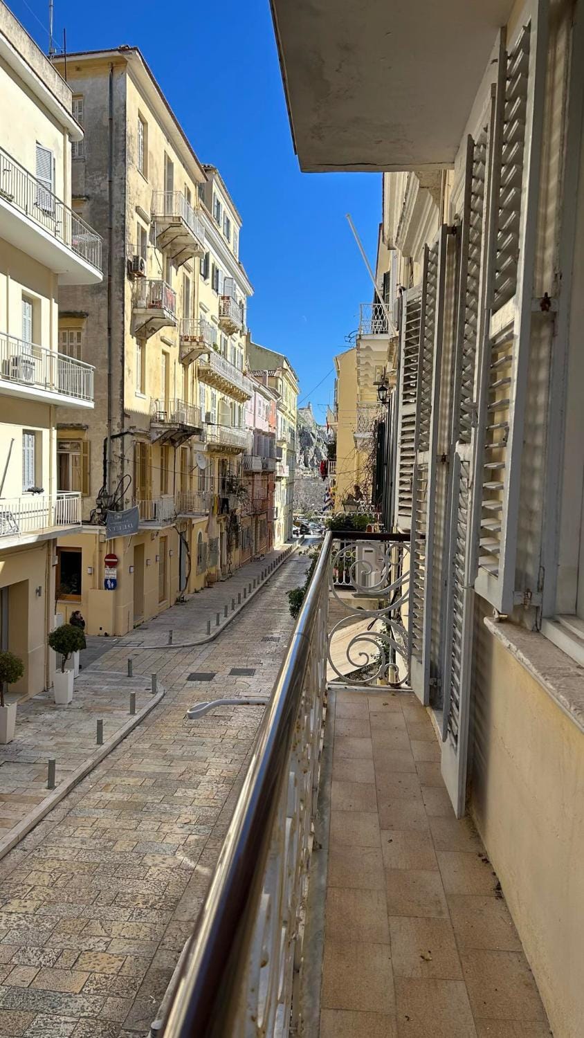 Property building, Neighbourhood, Balcony/Terrace, Street view
