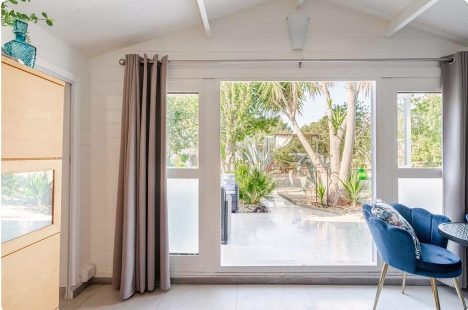 Living room, Photo of the whole room, Bedroom, Garden view, Landmark view