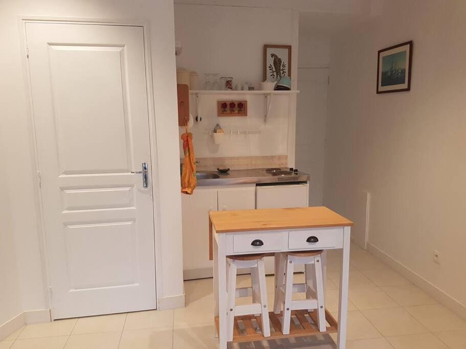 STUDIO "LE BOUT DU CHEMIN" louer à la nuitée Apartment in Pays de la Loire