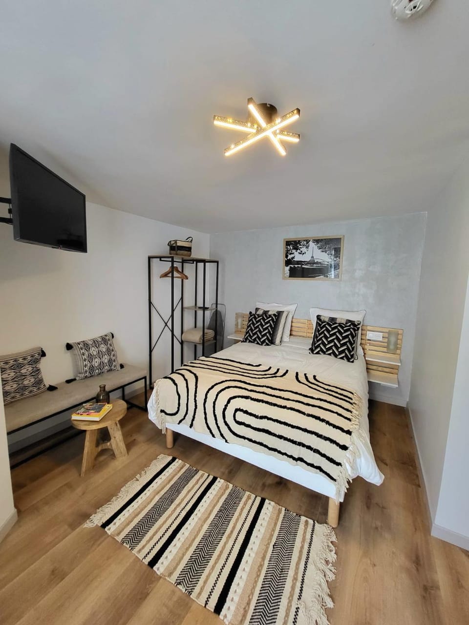 Communal lounge/ TV room, Photo of the whole room, Bedroom