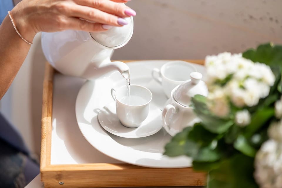 Coffee/tea facilities, Food and drinks, Food