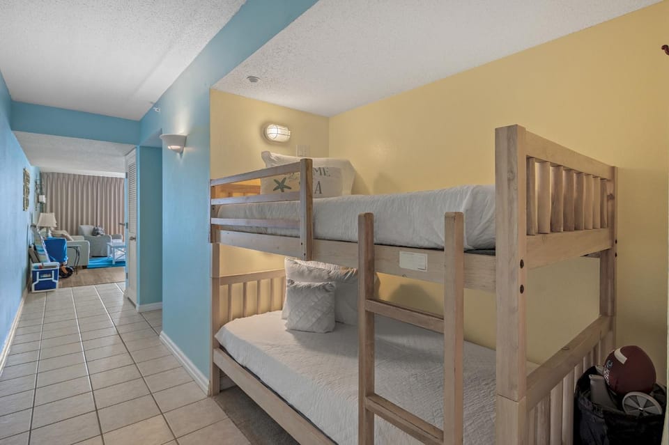 Pelican Beach Resort - Destin Condo Getaways by CLs Apartment hotel in Destin