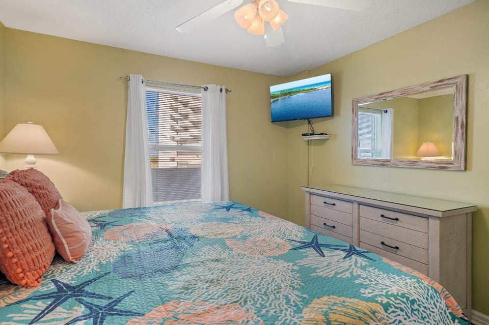 Pelican Beach Resort - Destin Condo Getaways by CLs Apartment hotel in Destin