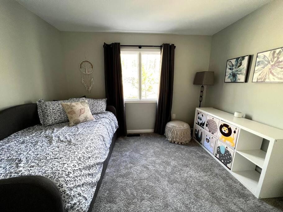 Secluded Farmhouse Retreat - Minutes from Mystic House in Stonington