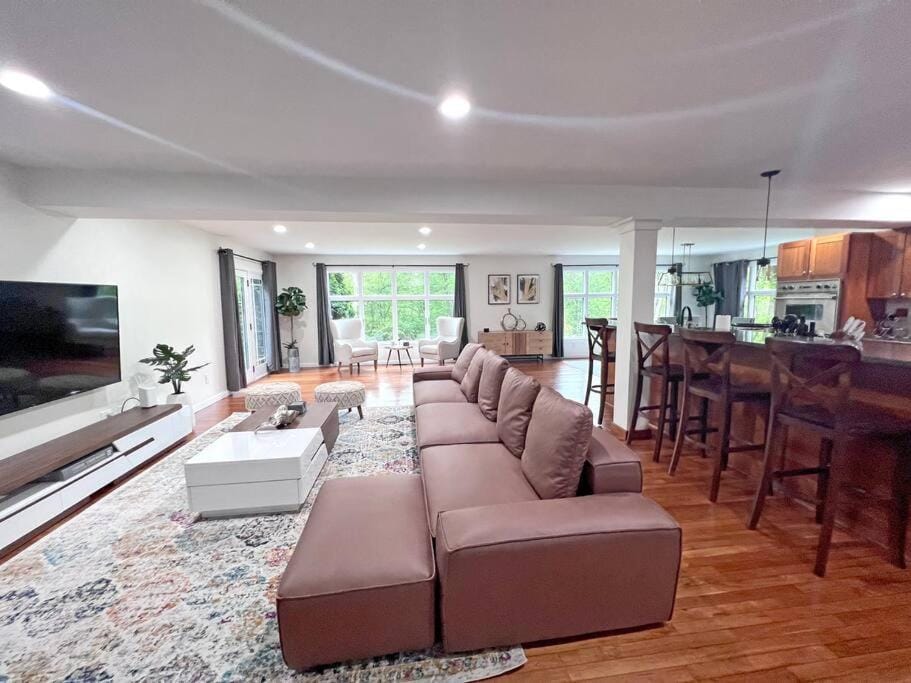 Secluded Farmhouse Retreat - Minutes from Mystic House in Stonington