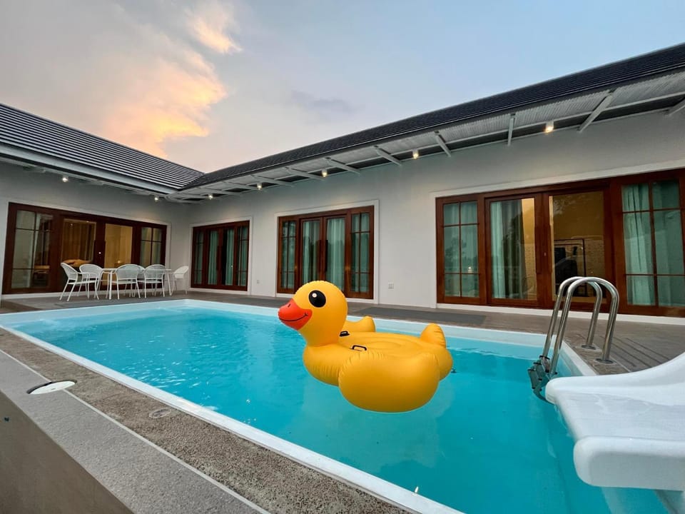 Balcony/Terrace, Swimming pool