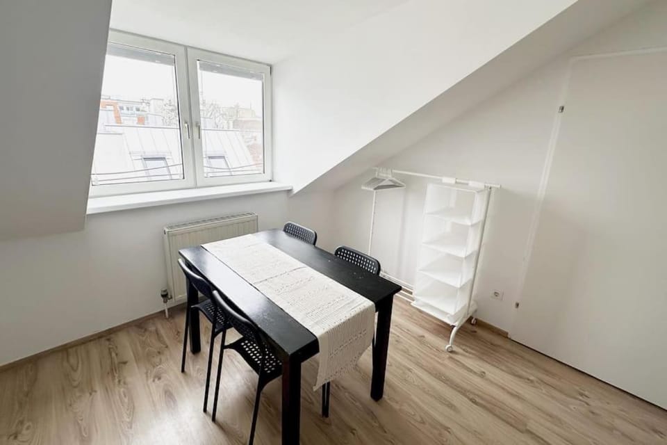 Dining area, internet