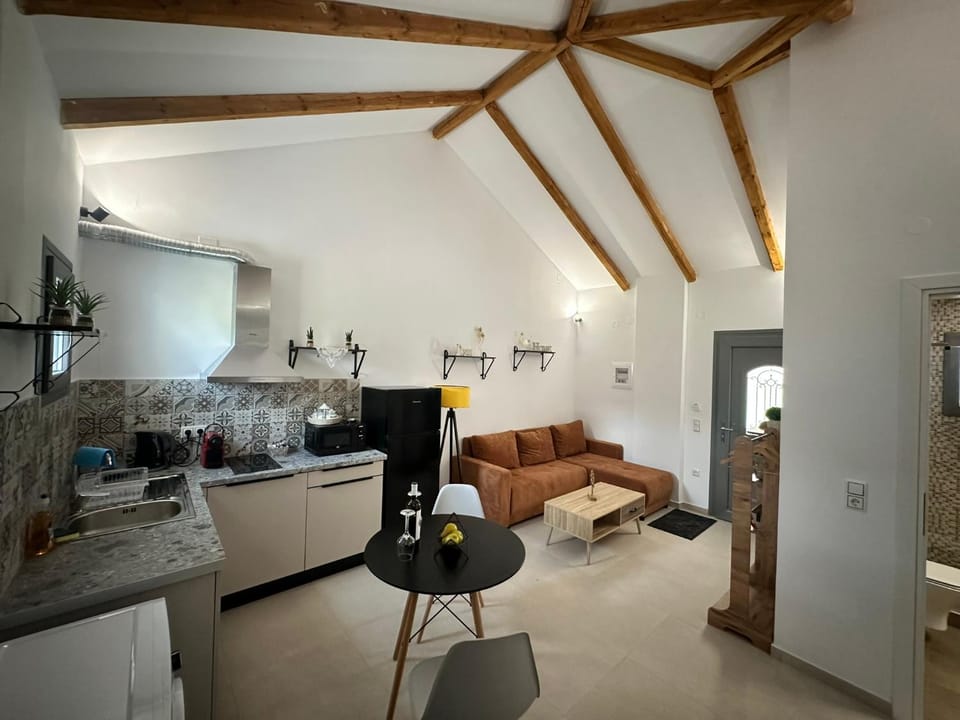 Kitchen or kitchenette, Seating area